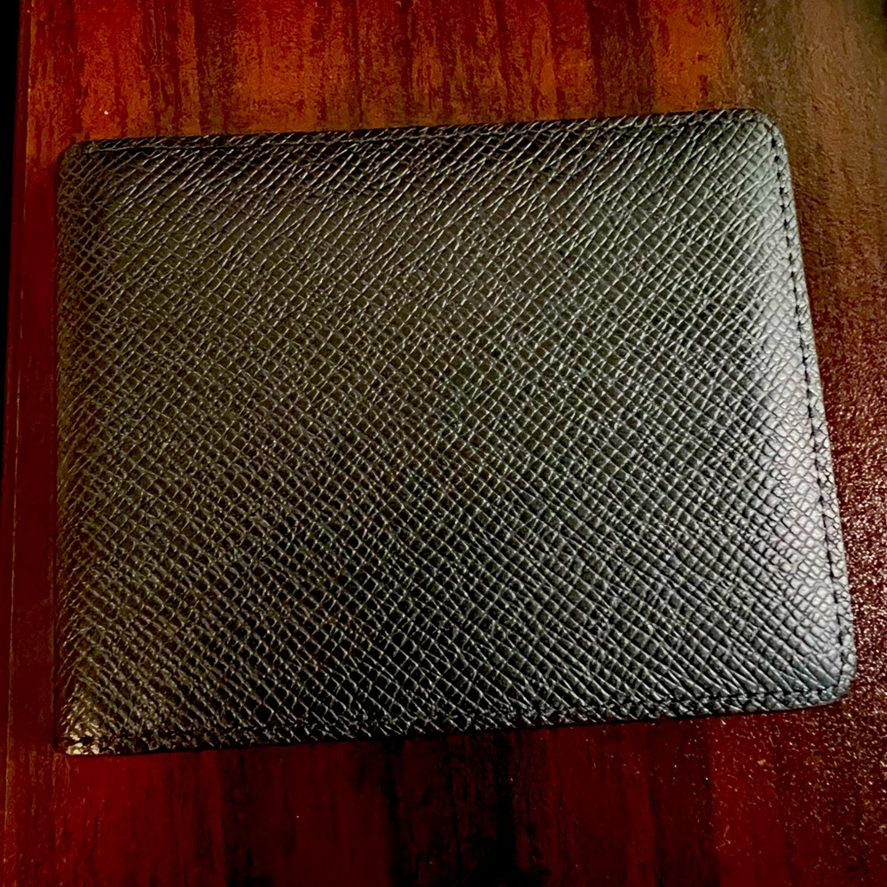 Louis Vuitton men’s wallet with money clip